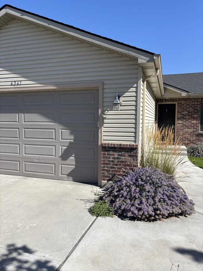 Primary Photo - 4261 Liberty Dr