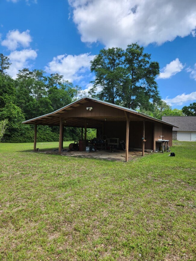 Building Photo - 2888 FL-81