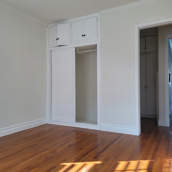 Building Photo - 5025 Cahuenga Blvd