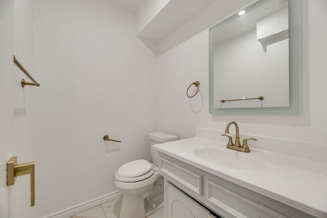 Building Photo - Spacious updated East Dallas home with open layout, flex suite, and easy access to White Rock Lake