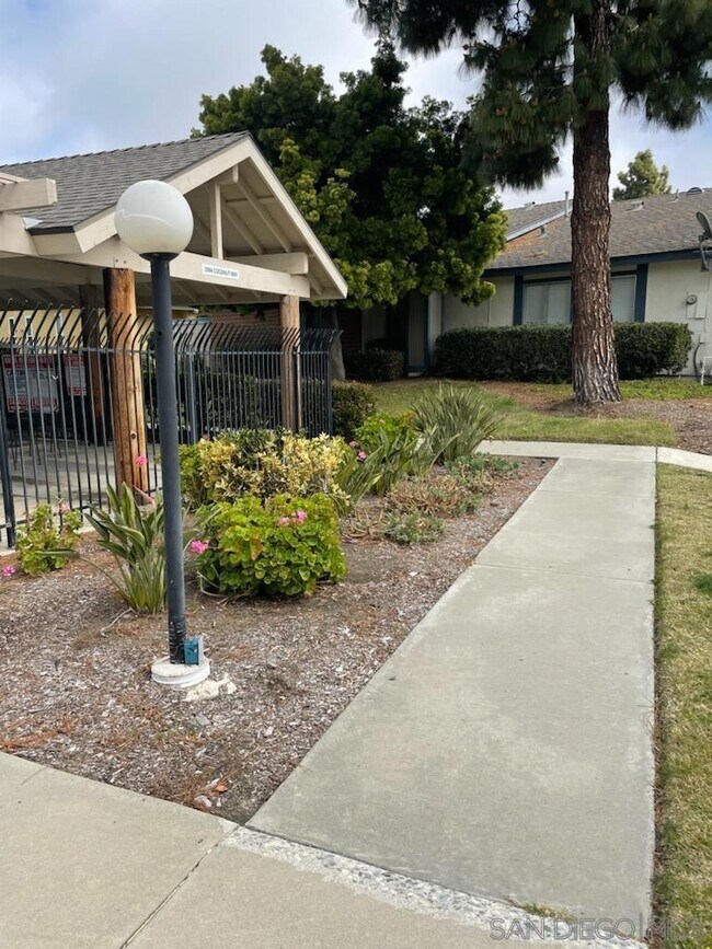 Building Photo - 608 Persimmon Way