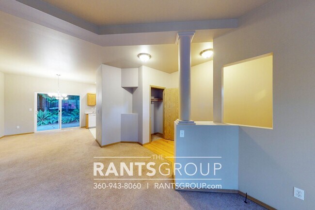 Building Photo - Great Location!  Quiet Neighborhood!