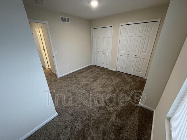 Building Photo - 4757 Ledgewood Dr