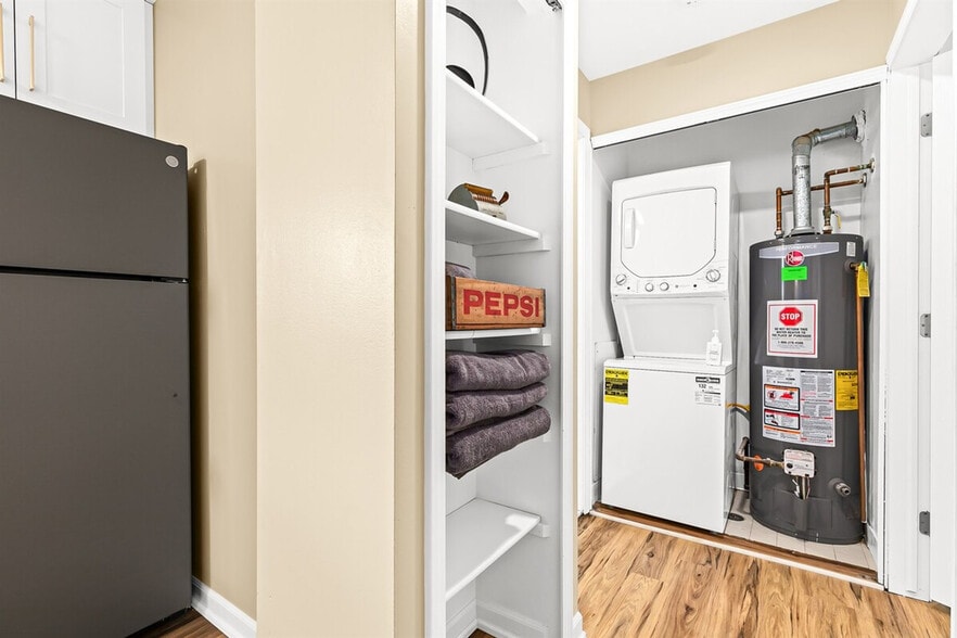 Building Photo - 18423 Sharon Ln