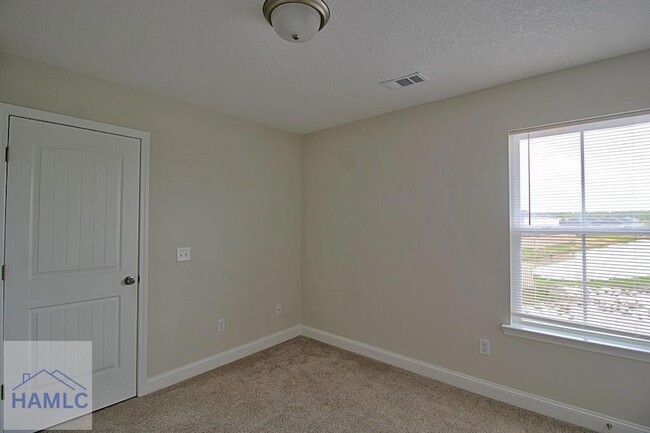 Building Photo - 180 Mcclelland Lp NE
