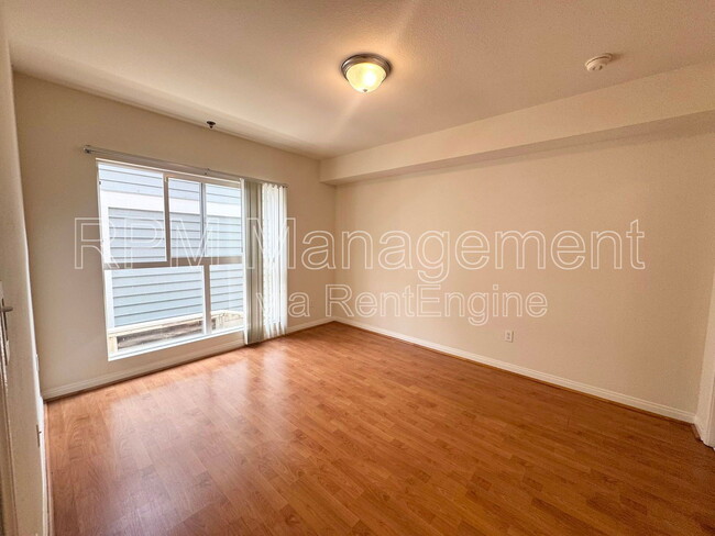 Building Photo - 843 Hayworth Ave