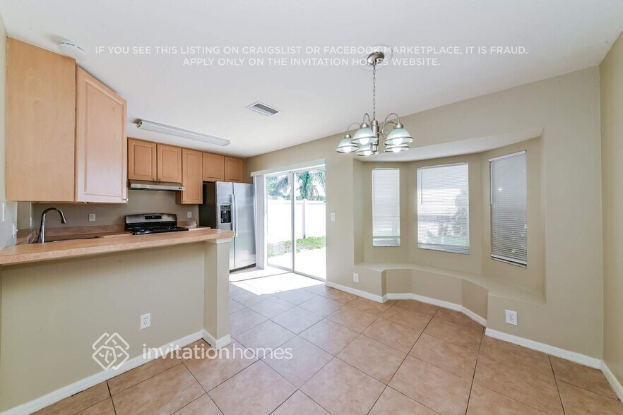 Building Photo - 10710 Lakeside Vista Dr