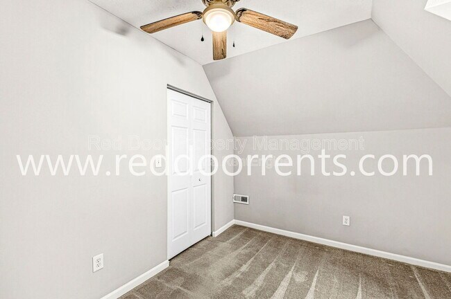 Building Photo - 2345 N Kenwood Ave