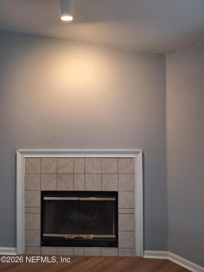 Building Photo - 513 White Jasmine Way