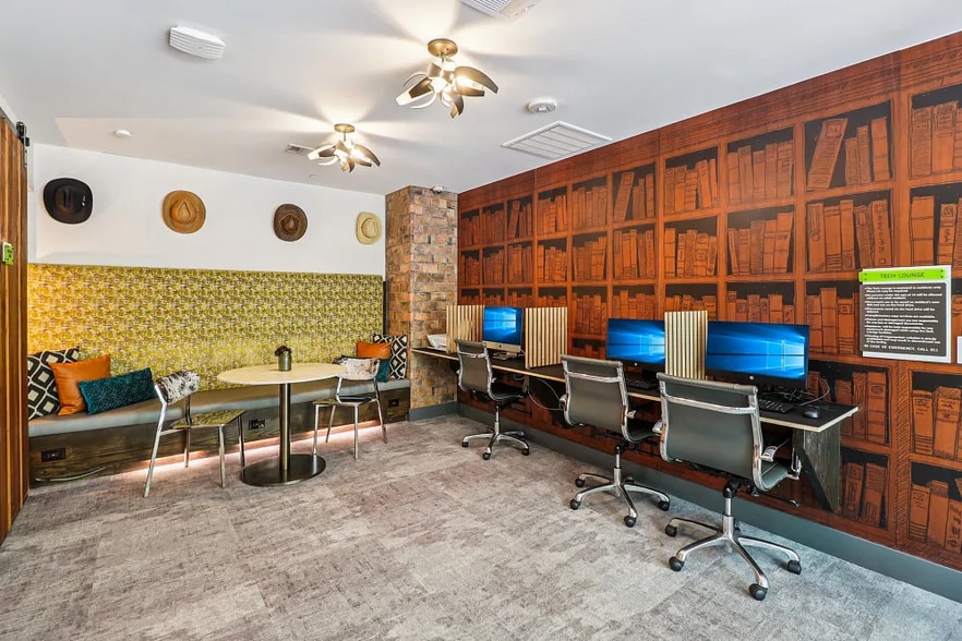 Building Photo - 3001 Crockett St