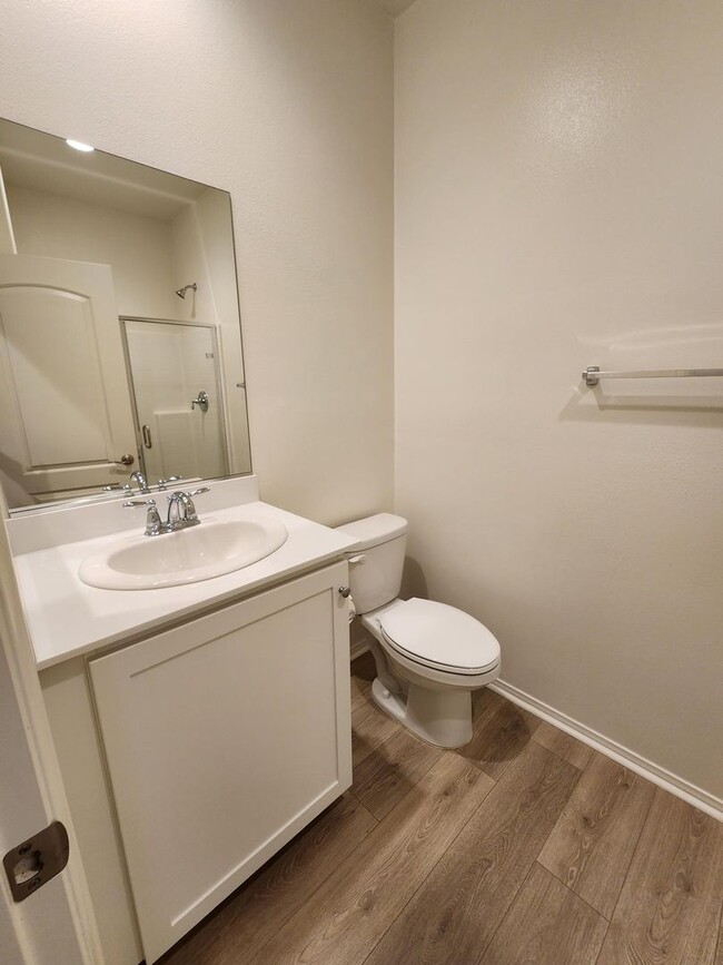 Building Photo - Newer 4 Bed / 3 bath Home MOVE-IN NOW SPECIAL!