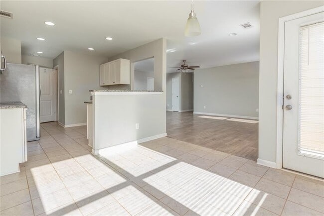 Building Photo - 82 Gray Field Ct