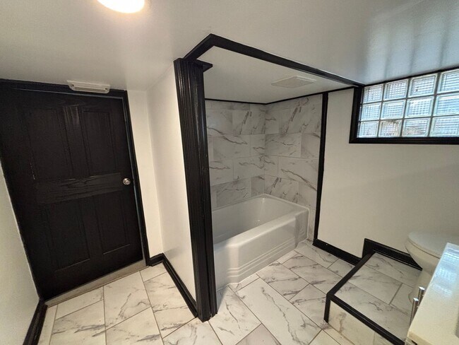 Building Photo - 3 bedroom 1.5 bathroom for rent in Arlington