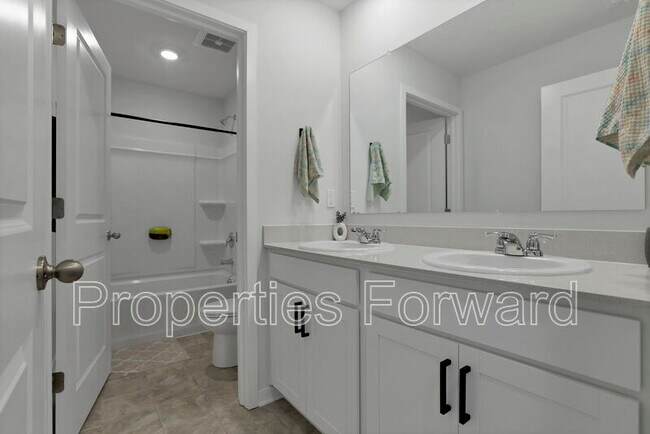 Building Photo - 11 Walnut St