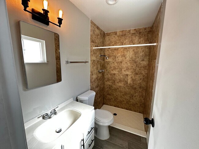 Building Photo - Cute 3-Bedroom Home with Move-in Special of $1775 off your third month rent.