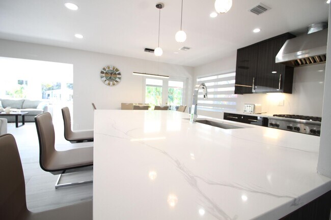 Building Photo - 2548 SE 14th St