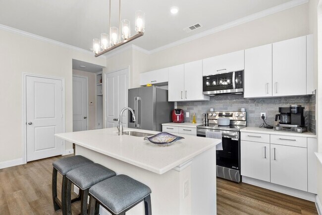 Building Photo - 6329 Mason Ct