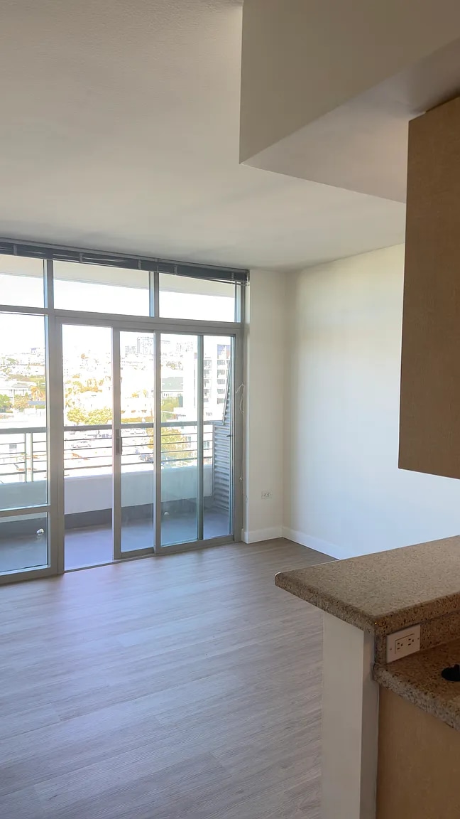 Building Photo - 425 W Beech St