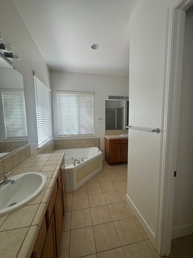 Building Photo - 709 Woodacre Dr