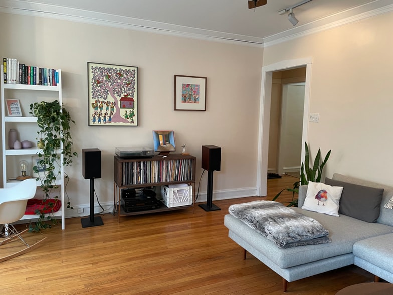 Building Photo - 1468 W Winnemac Ave