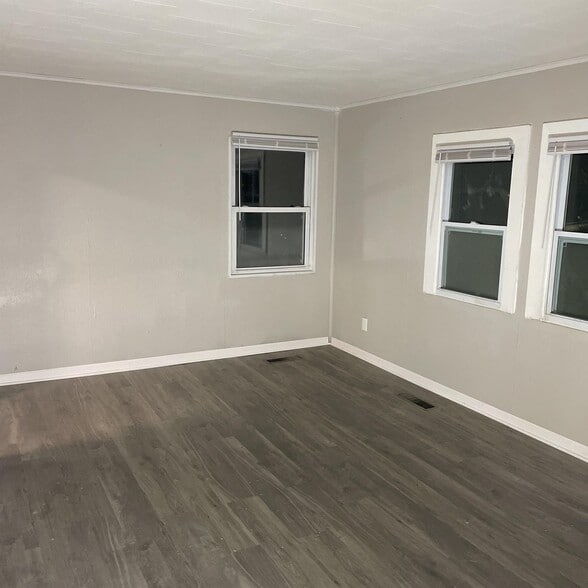 Building Photo - 1993 Rookwood Rd