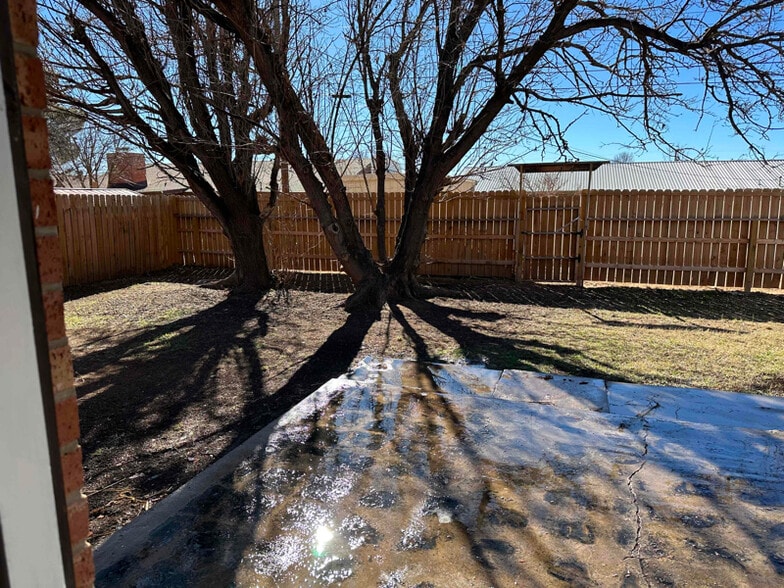 Building Photo - 121 Cactus Dr