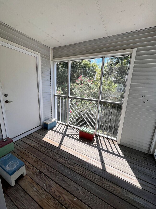 Building Photo - Exceptional Home Clean