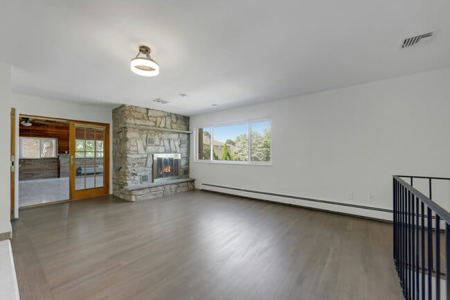 Building Photo - 2413 Hammett Ave