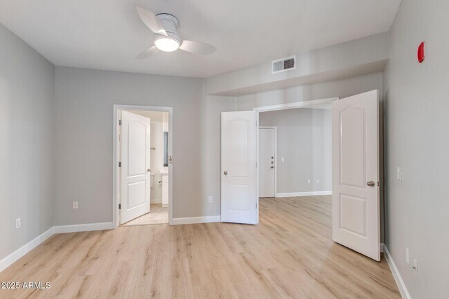 Building Photo - 1701 E Colter St