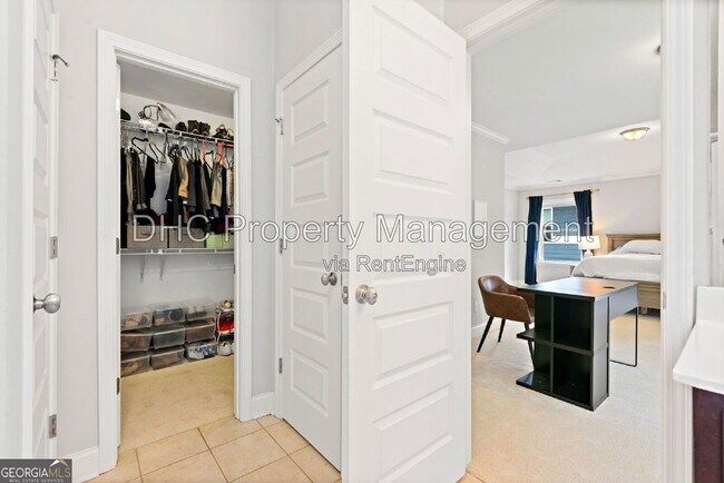 Building Photo - 1765 Stoney Creek Dr SE