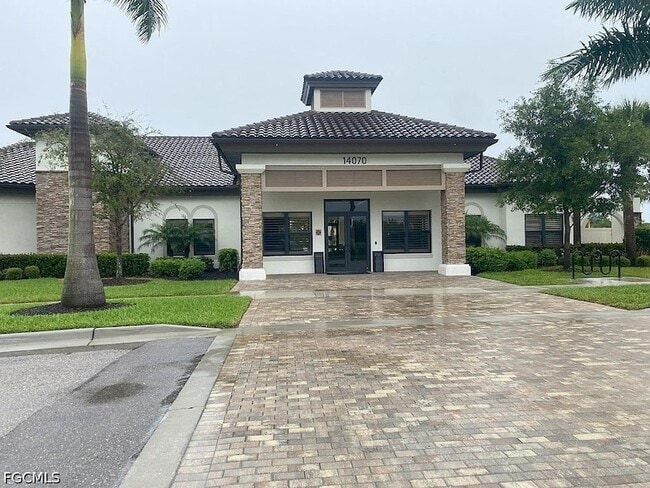 Building Photo - 14882 Portico Blvd