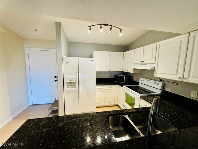 Building Photo - 8244 Key Royal Cir