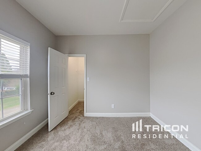 Building Photo - 6805 Bodgit Ln