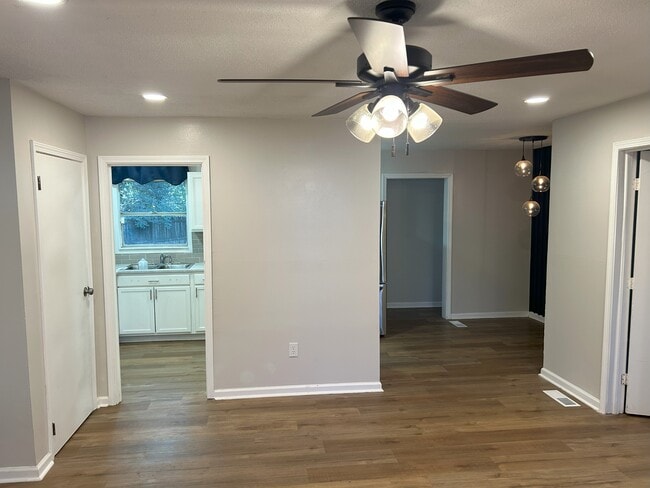 Building Photo - 3815 Ridgecrest Cir SW