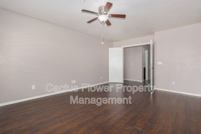Building Photo - 308 W Liberty Ln