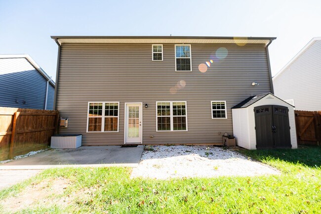 Building Photo - Amazing 4 bedrooms, 2.5 baths 2-story home in Clemmons w/ 2 car garage/fenced in backyard