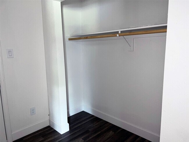 Building Photo - 201 Eastwood St