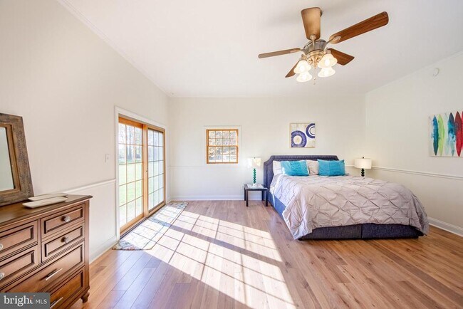 Building Photo - 105 King George Ct