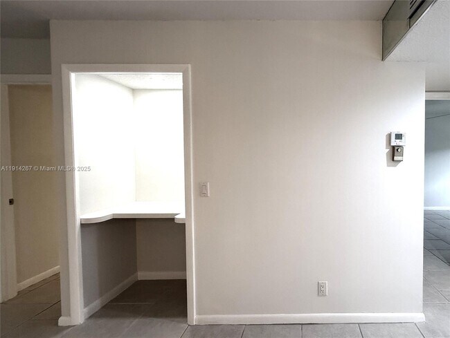 Building Photo - 16521 Blatt Blvd