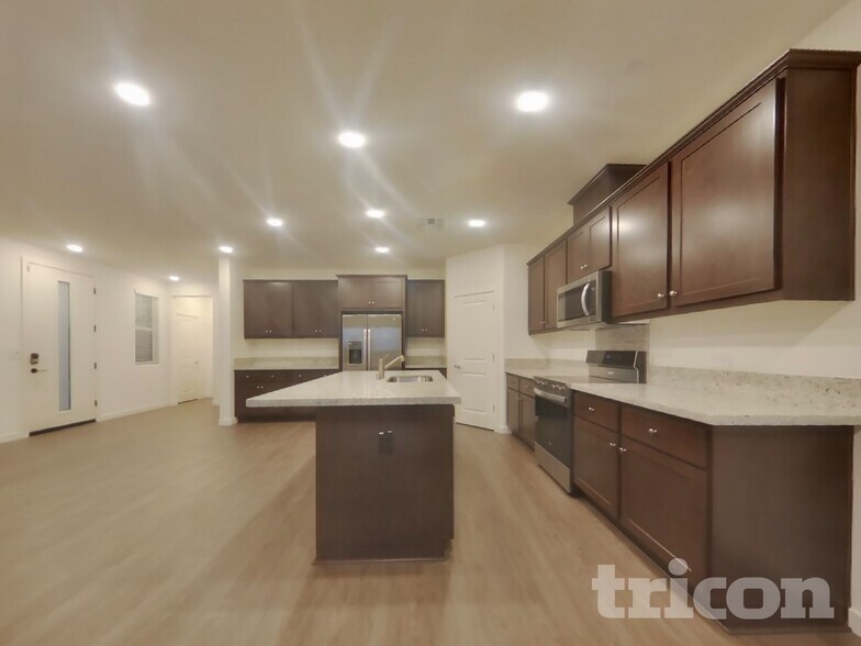 Building Photo - 2050 Delta Vw Ave