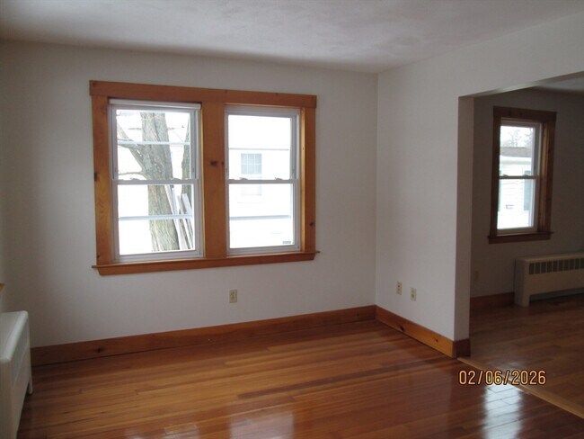 Building Photo - 38 Forest St