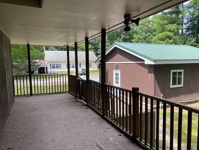 Building Photo - Secluded 4 bedrooms 3 baths with 2 car garage and fenced in yard in the town of Rutland for rent!