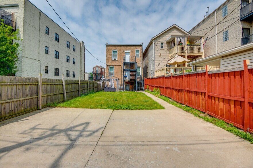 Building Photo - 4241 S Langley Ave