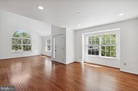 Building Photo - 146 Canterbury Ln