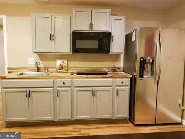 Building Photo - 6729 Great Water Dr