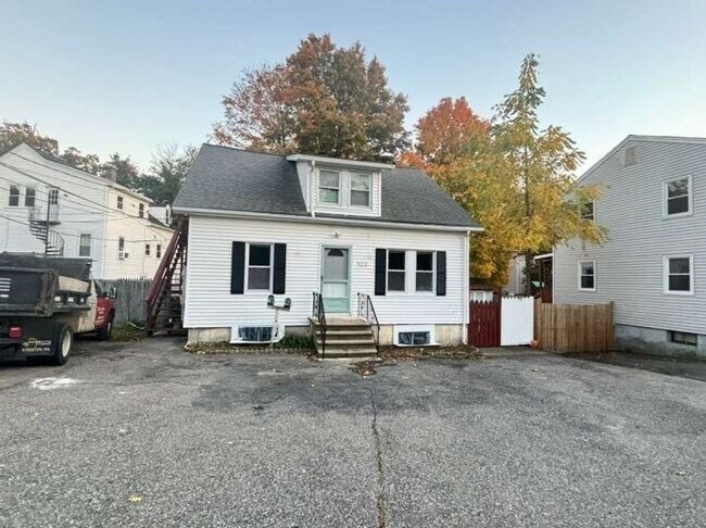 Building Photo - 926 Waverly St
