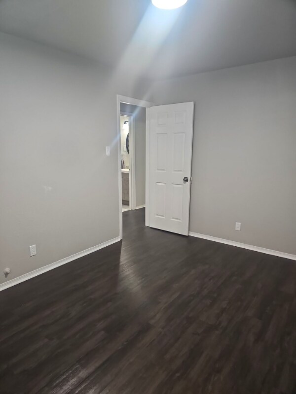 Building Photo - 5003 Lark Ave