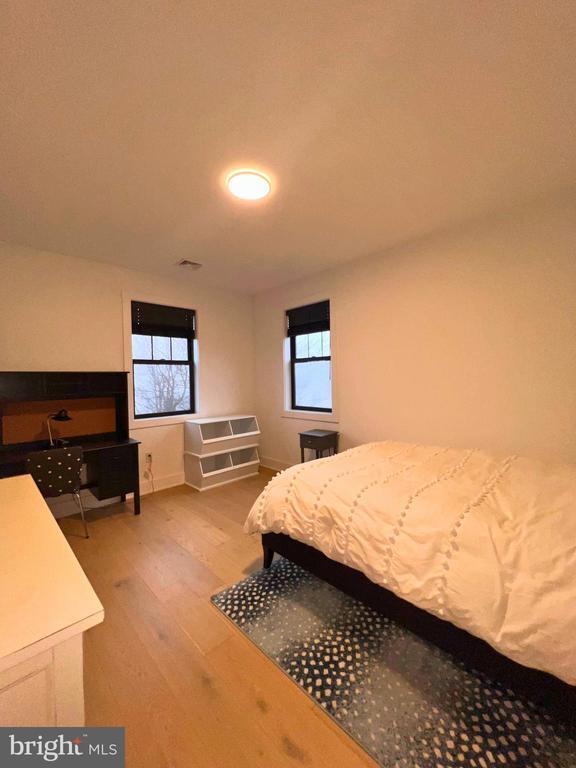 Building Photo - 986 Henry Ave