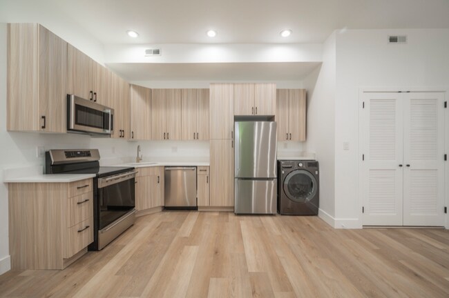 Building Photo - 4432 Lancaster Ave