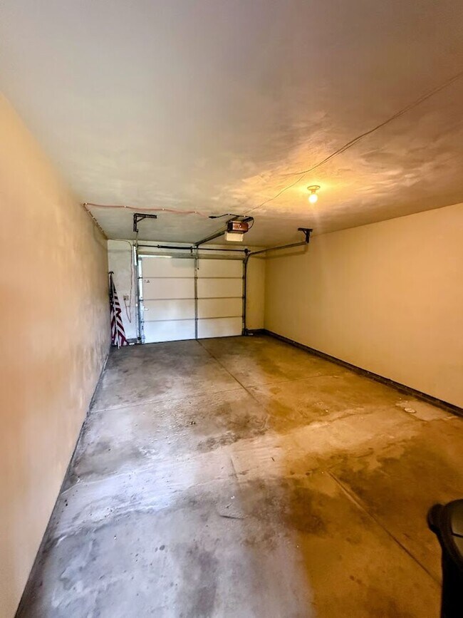 Building Photo - 442 Avis Ave NW